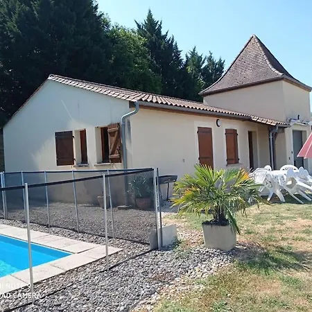 Maison*piscine*3 Kms De Sarlat Holiday home *